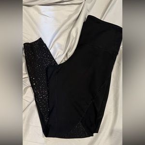 Old navy active leggings with some mesh sides